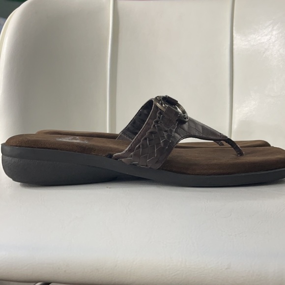 brown sandals - Picture 4 of 5